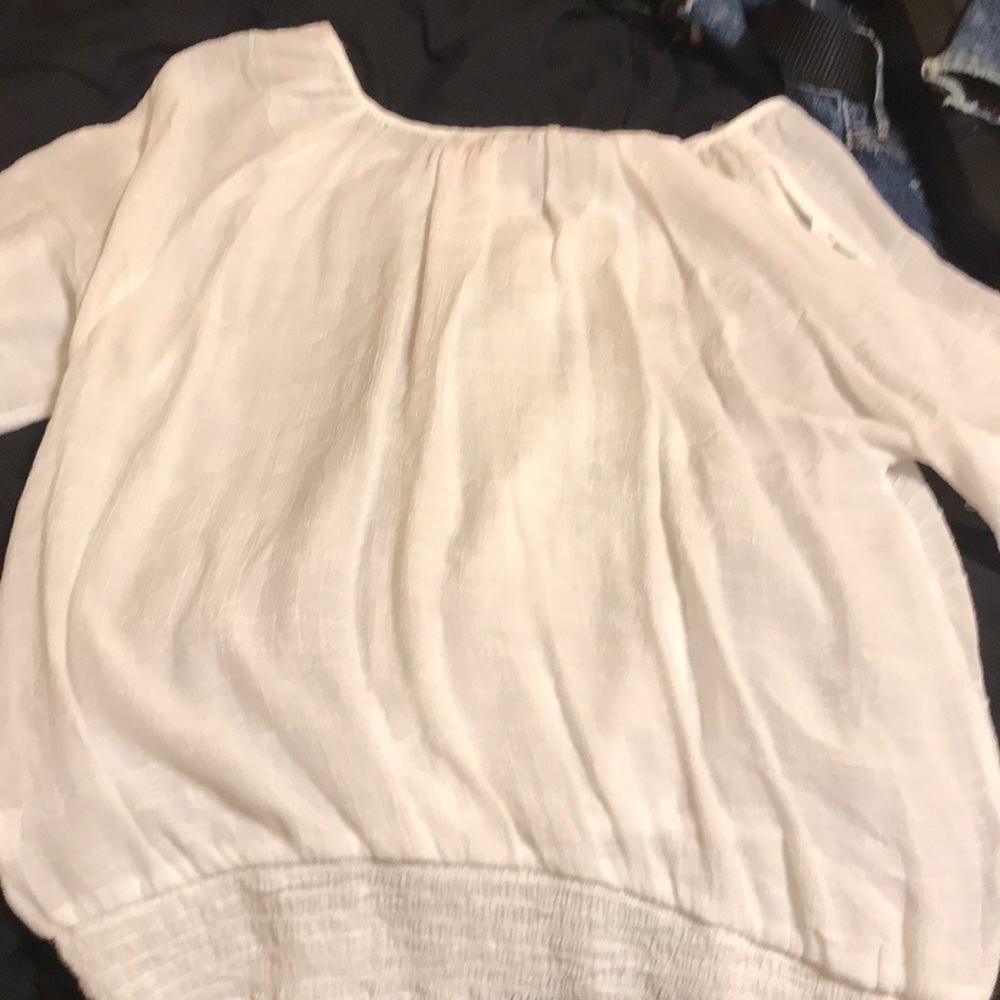 White blouse! - Picture 3 of 4